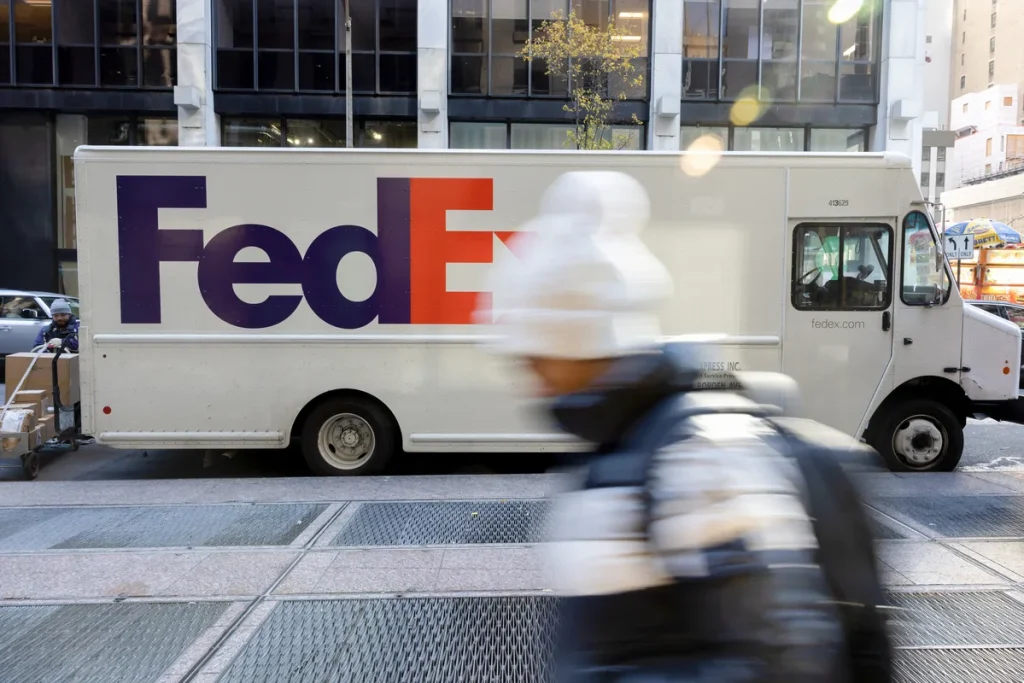 FedEx обучит 440 тысяч сотрудников AI — важный шаг