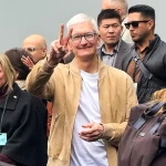 Тим Кук в Китае — рост продаж iPhone на 23%