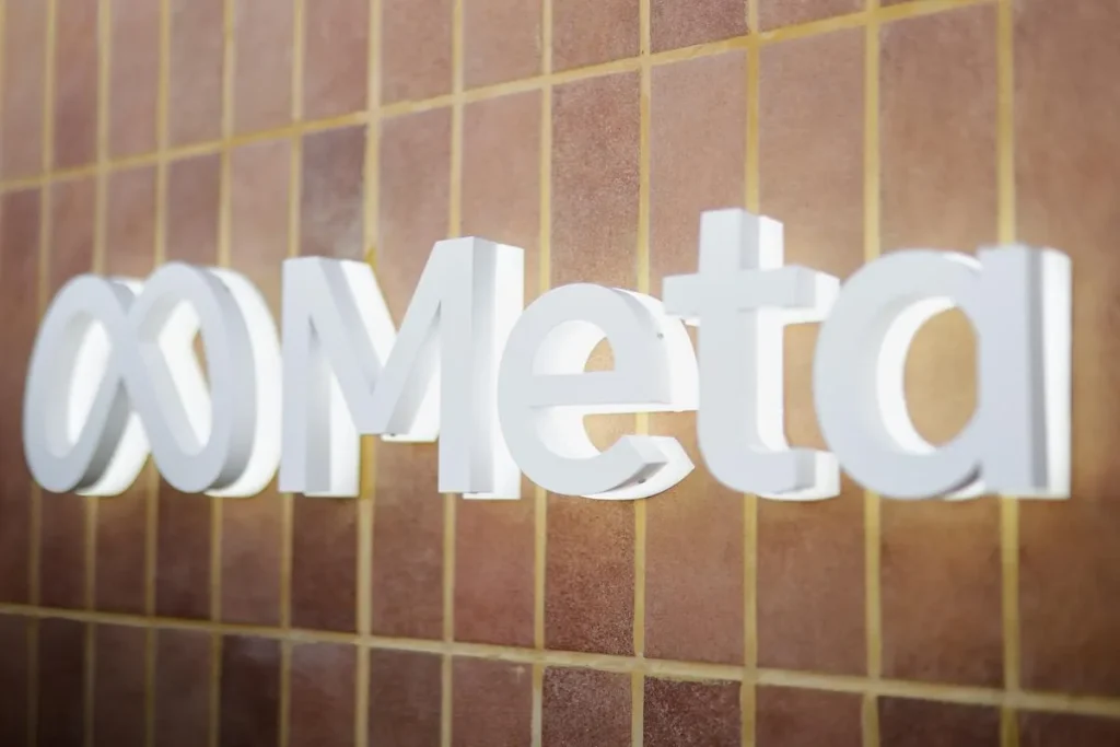 Meta заменяет модераторов на ИИ для управления контентом