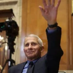Доверие к Фаучи и Кеннеди влияет на здравоохранение в США