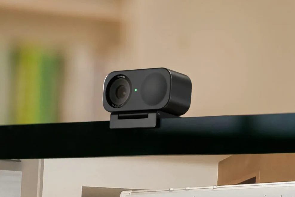 Insta360 снизила цену на Link 2C — 4K веб-камера