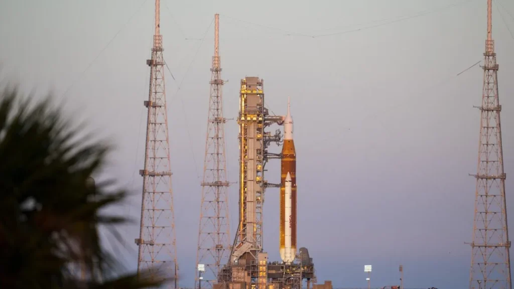 NASA запускает Artemis II — возвращение на Луну