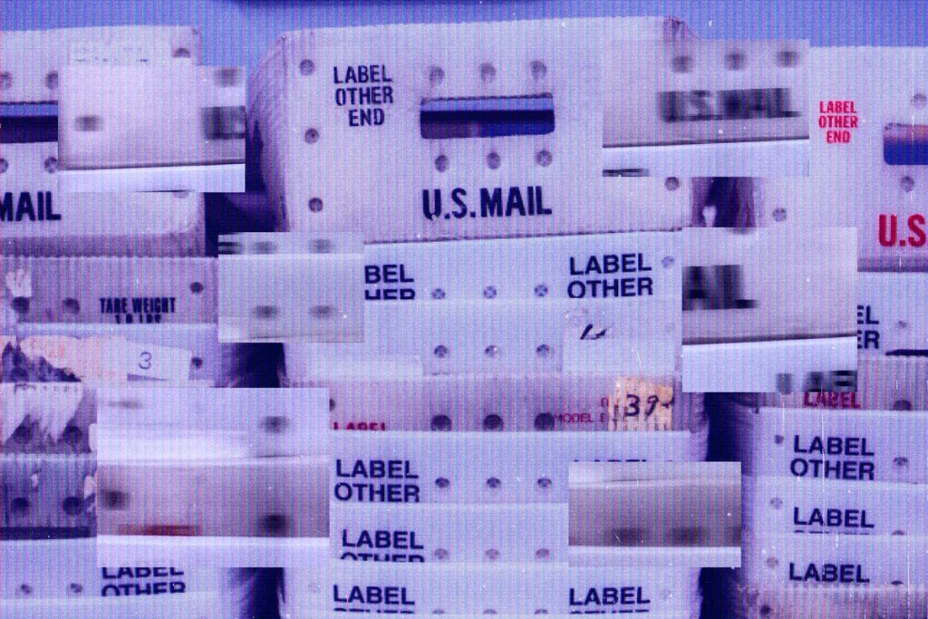 Amazon сократит поставки через USPS на две трети