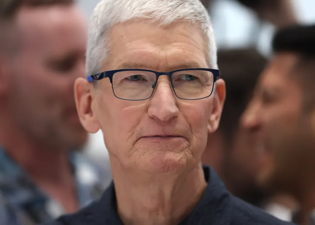 Apple: пять ключевых вопросов к 50-летию компании