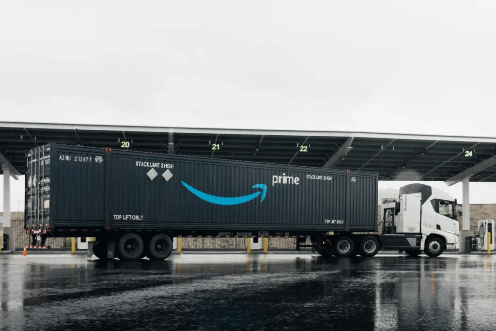 Amazon закупает 75 грузовиков Einride для доставки