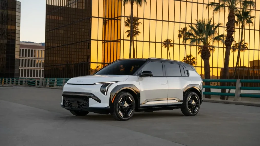 Kia представила EV3 и гибридный Seltos на автосалоне в NY