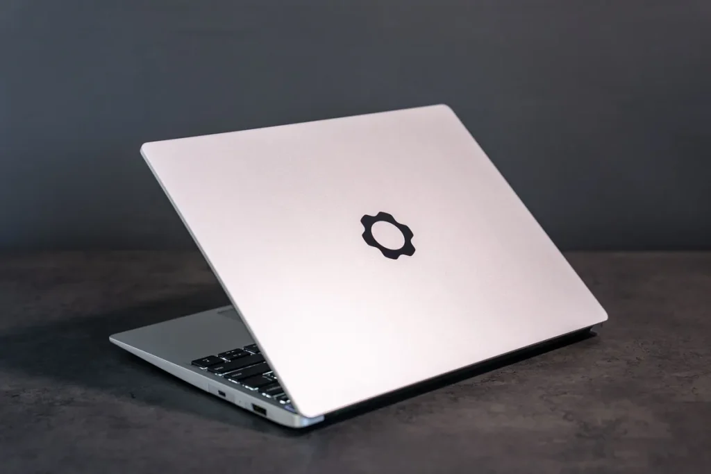 Framework анонсирует Linux на мероприятии 21 апреля