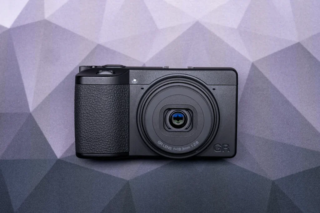 Обзор Ricoh GR IV Monochrome — камера для чёрно-белых снимков