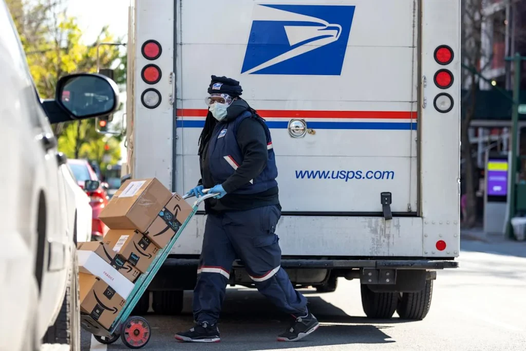 Amazon сократит поставки через USPS на 20%