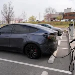 Tesla разрешила удаленное управление роботакси