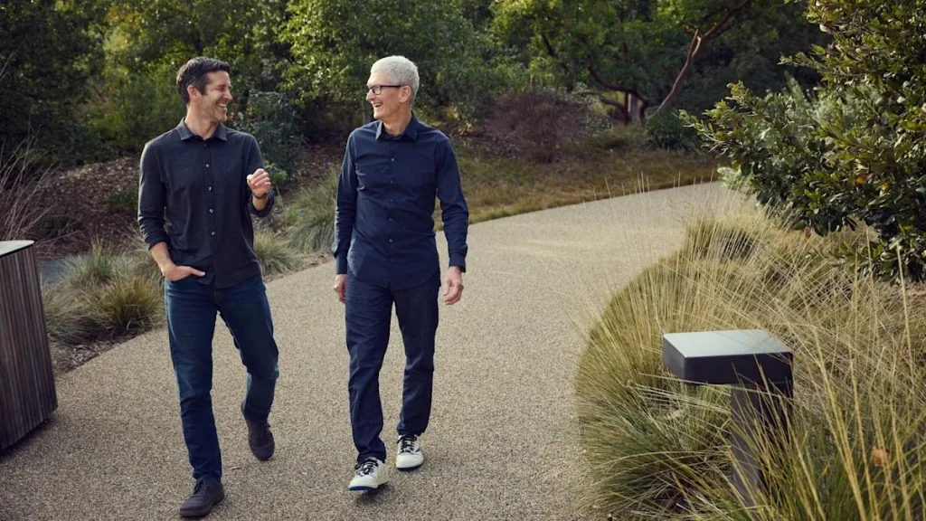 Тим Кук уходит, Джон Тёрнус становится новым CEO Apple