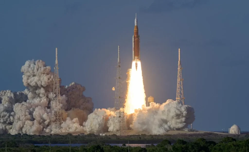 NASA запустила Artemis II — 10-дневный полет вокруг Луны