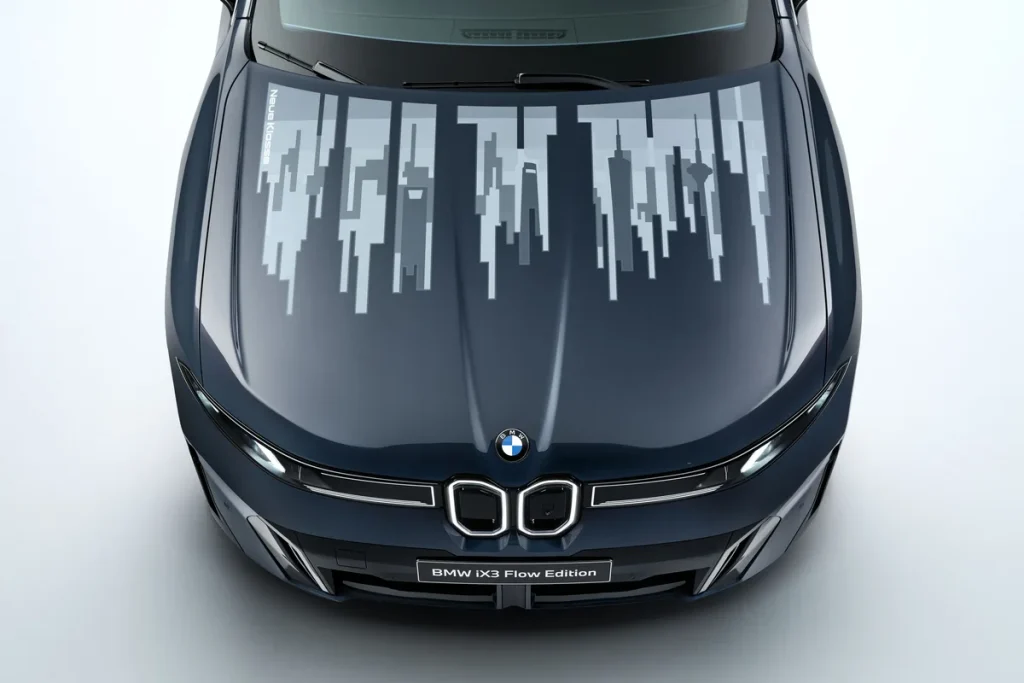 BMW iX3 Flow Edition с цветным капотом на выставке в Пекине