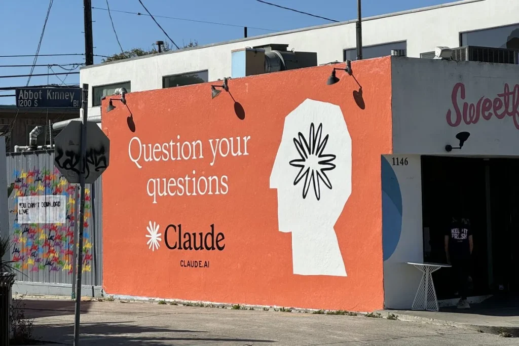 Claude выделяется на HumanX — ChatGPT теряет популярность