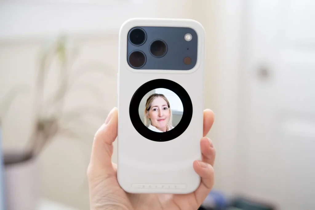 Dockcase Selfix — новый чехол для селфи с экраном