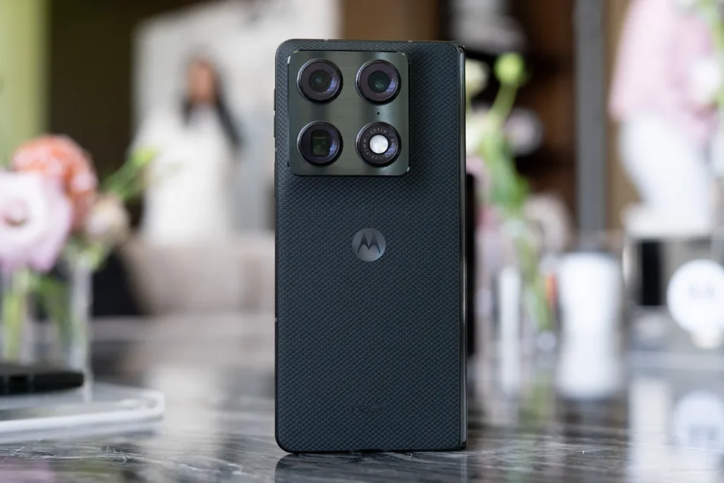 Motorola Razr Fold за $1900: новые детали и цена