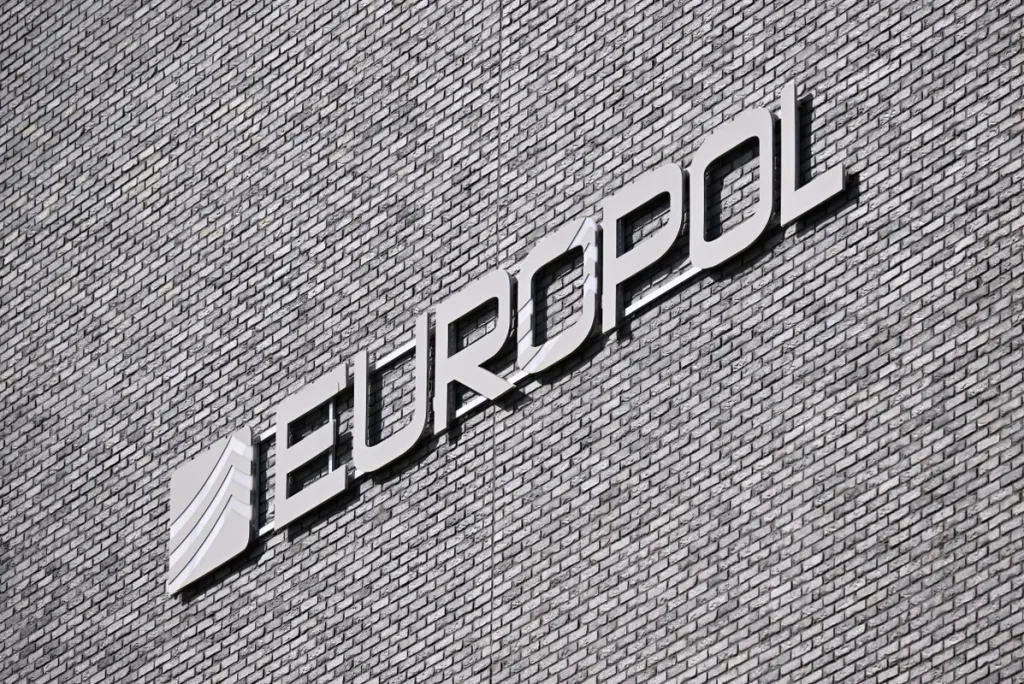 Европол предупредил 75 000 киберпреступников о DDoS-атаках