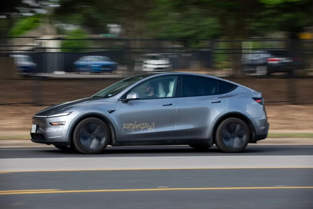 Tesla запустила роботакси в Далласе и Хьюстоне