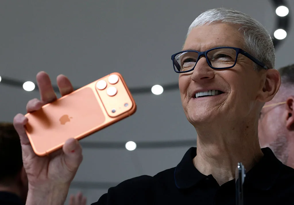 Тим Кук уходит из Apple: последствия для рынка