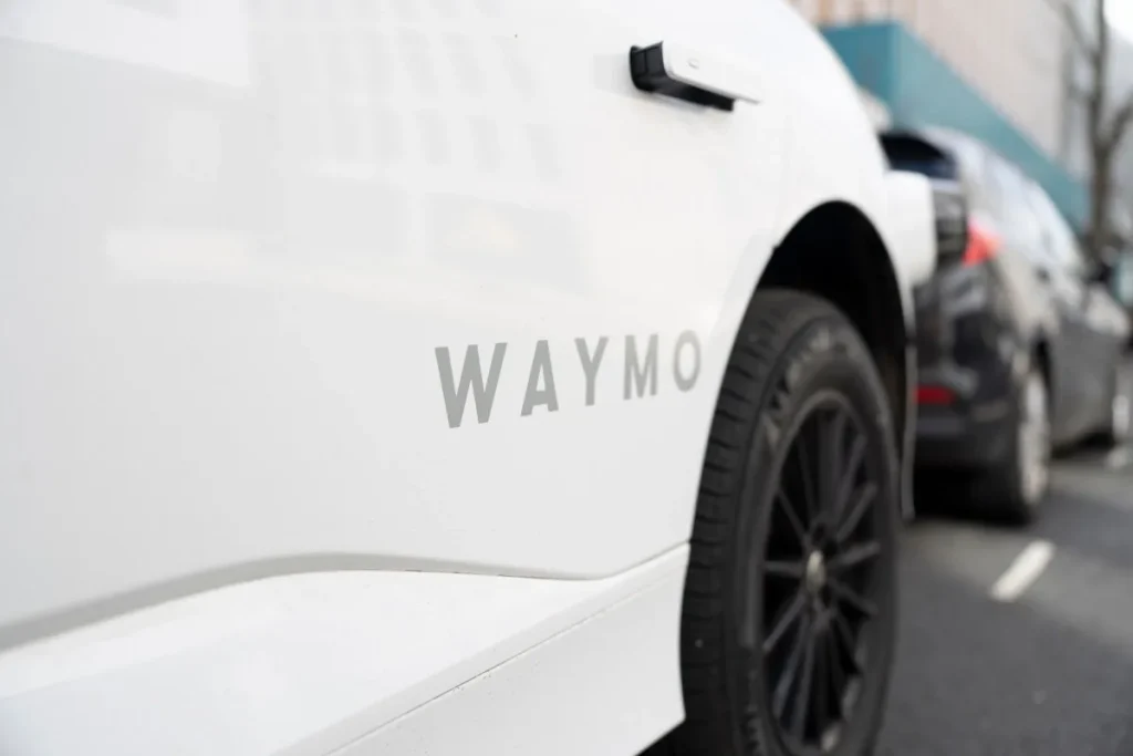 Waymo запускает тесты роботакси в Лондоне в 2026 году