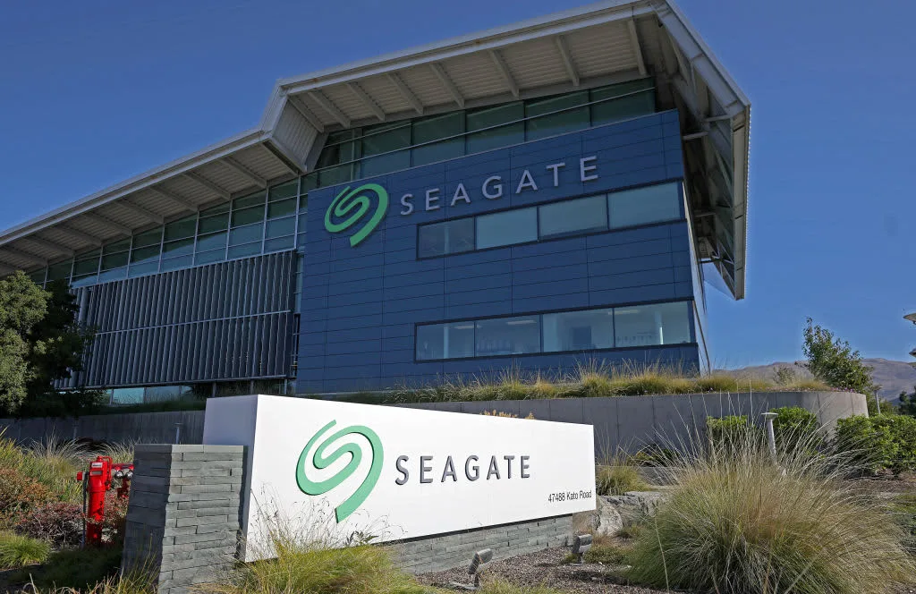 Акции Seagate просели после сигнала: мощности под ИИ не успевают