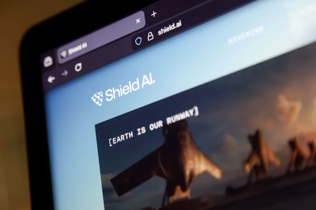 Пентагон ставит на Shield AI и дешевые боевые дроны