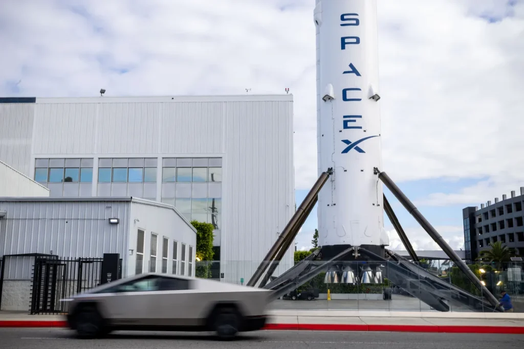 Слухи о слиянии SpaceX и Tesla вернулись перед IPO SpaceX