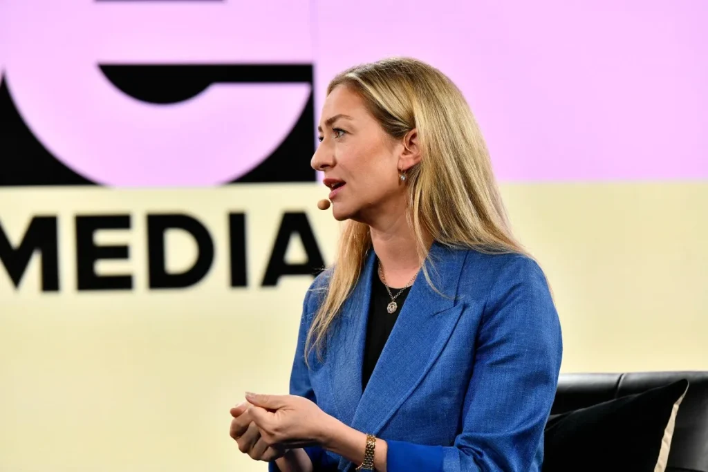 Bumble отказывается от свайпа — меняет подход к отношениям