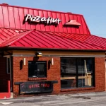 Франчайзи Pizza Hut требует $100 млн из-за кухонного ИИ