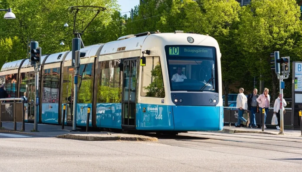 Беспилотный автобус в Гётеборге попал в ДТП уже на втором рейсе