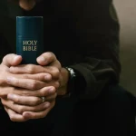 Исследование: LLM избегают религии и хуже всего относятся к свидетелям Иеговы