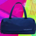 Почему сумка Lululemon за $168 попала в заметку Wired
