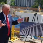 Трамп просит $1 млрд на защиту бального зала Белого дома