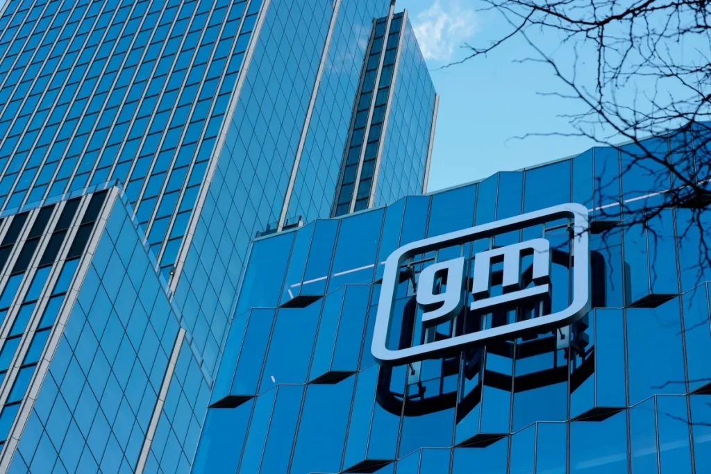 GM уволил 600 IT-работников, нанимая AI-экспертов