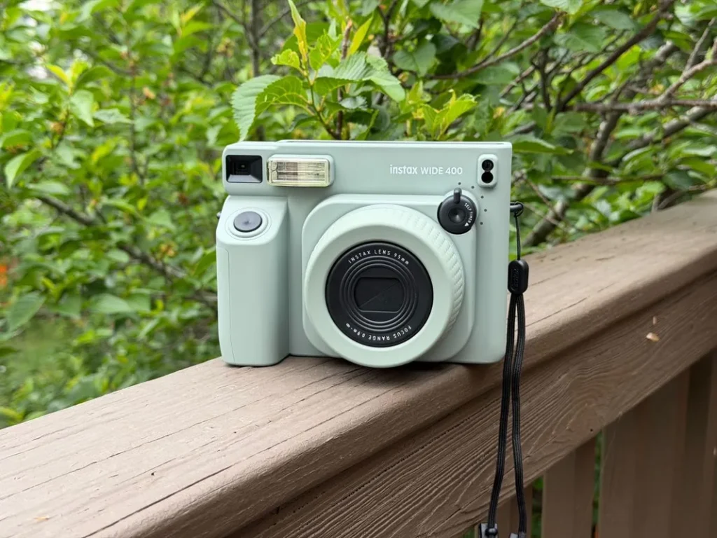 Fujifilm представил Instax Wide 400 с большими снимками