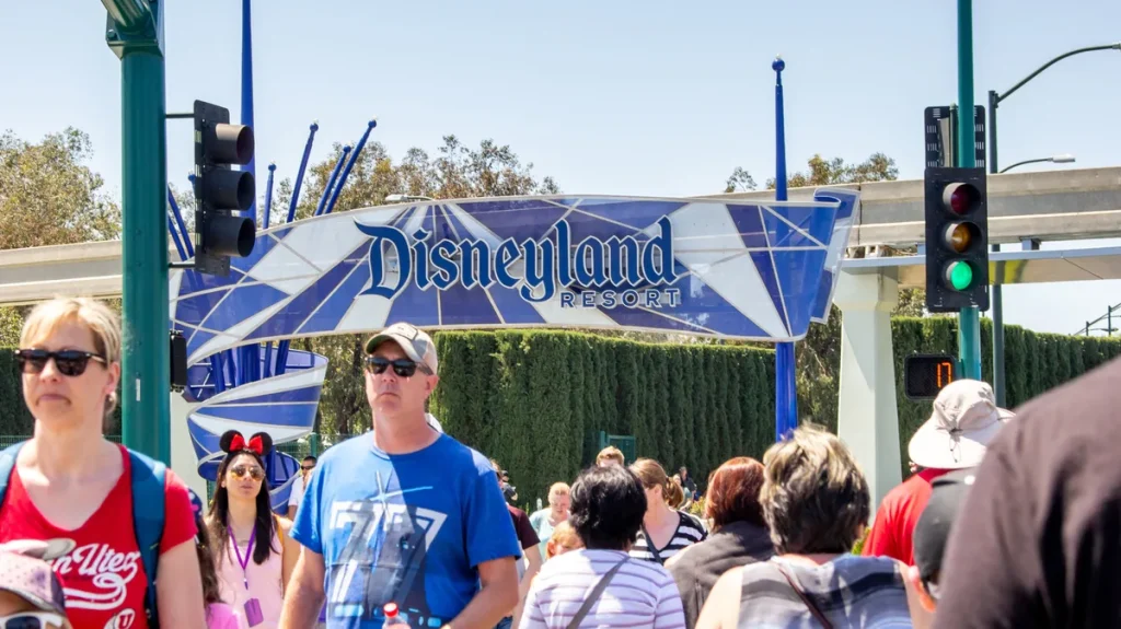 Disney получила коллективный иск из-за распознавания лиц в парках