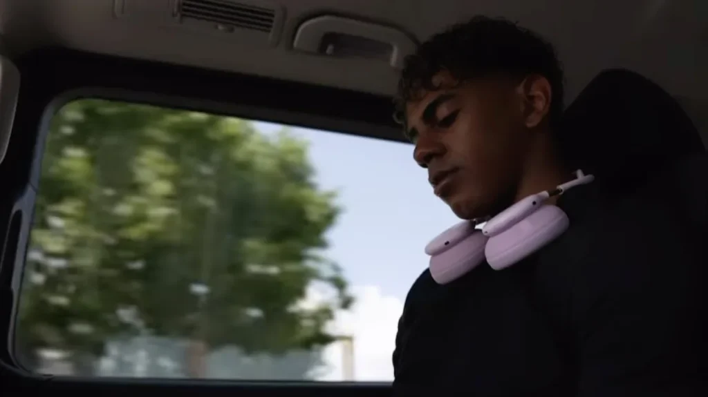 Beats тизерит новые наушники через Ламина Ямаля