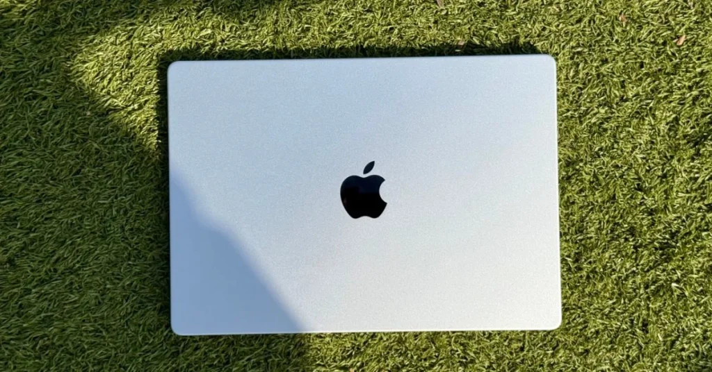 Apple анонсировала обновление MacBook Pro с новыми чипами