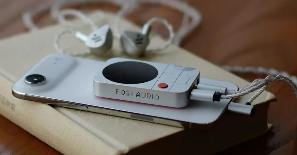 Fosi Audio показала MagSafe ЦАП для iPhone с экраном и двумя аудиовыходами