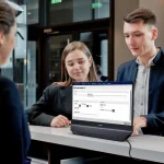 Philips представил двухсторонний монитор с защитой на 23.8"