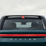 Rivian назвала дату первых поставок кроссовера R2