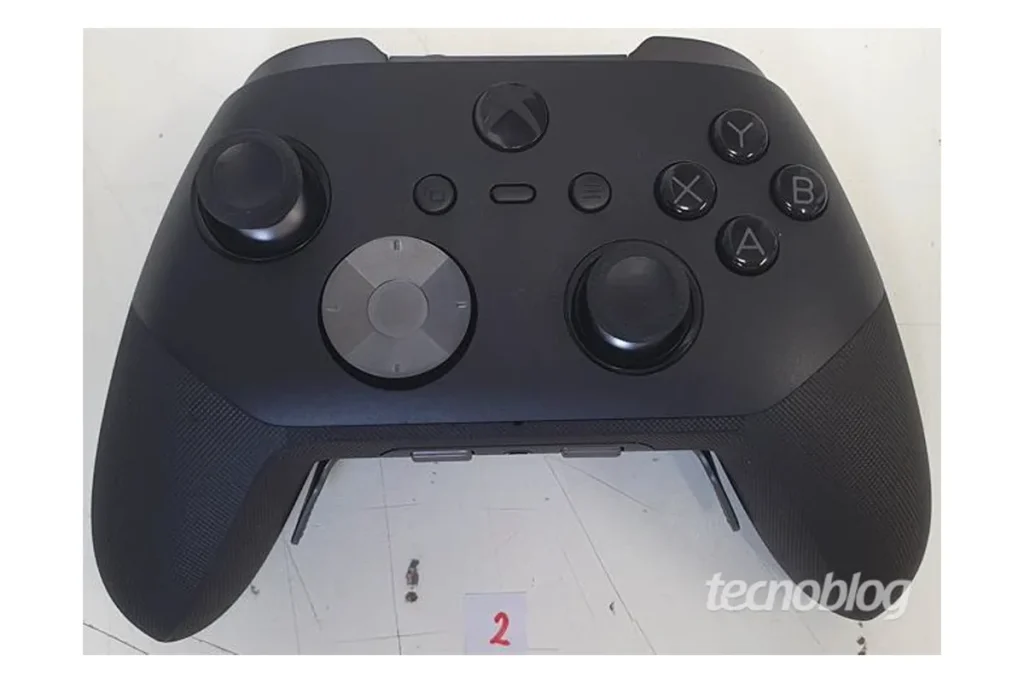 Xbox Elite 3: новый контроллер с облачным режимом и аккумулятором