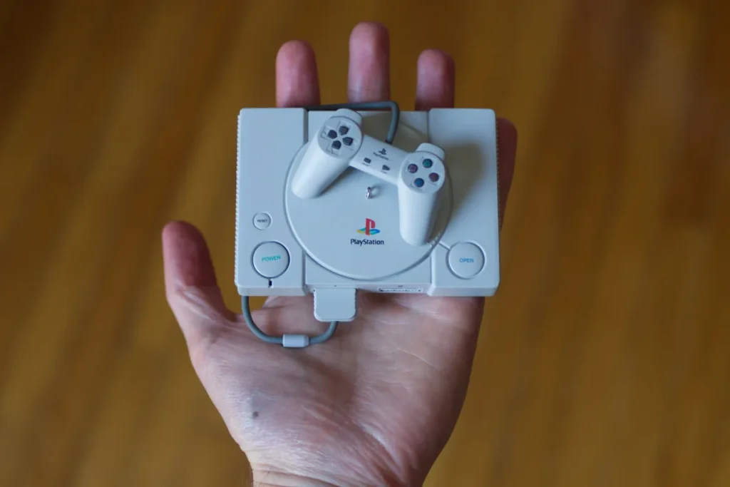 Hallmark выпустил фигурку PlayStation за $28,99