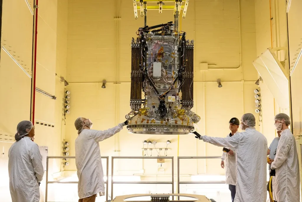 NASA спасает обсерваторию Swift от падения на Землю