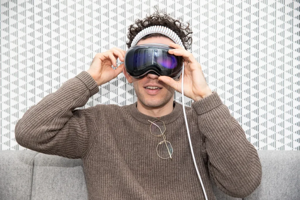 Apple уволила 200 сотрудников Vision Pro и Siri