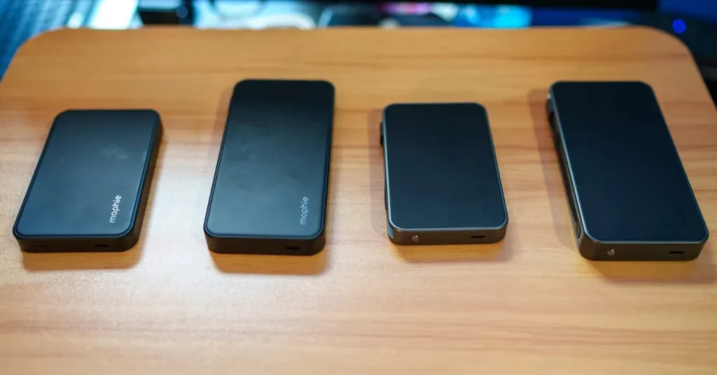 Mophie представила новые аккумуляторы с кабелями