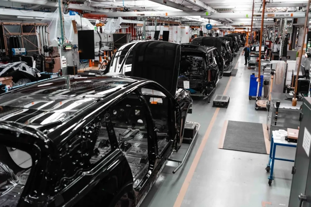 GM поставит центральный компьютер в Escalade IQ к 2028 году