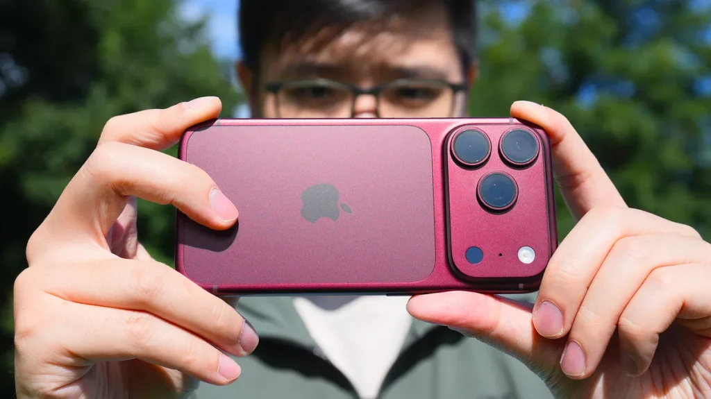 iOS 27.2 добавляет Siri память диалогов и две камеры в FaceTime
