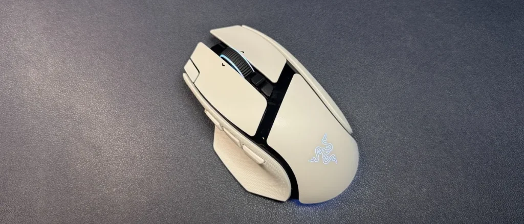 Razer Basilisk V4 Pro получил ИИ-кнопку и 200 часов автономности