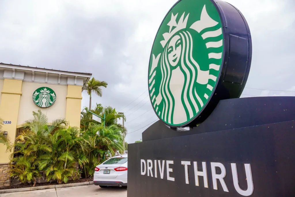 Starbucks готовит персональное меню с ИИ для драйв-тру